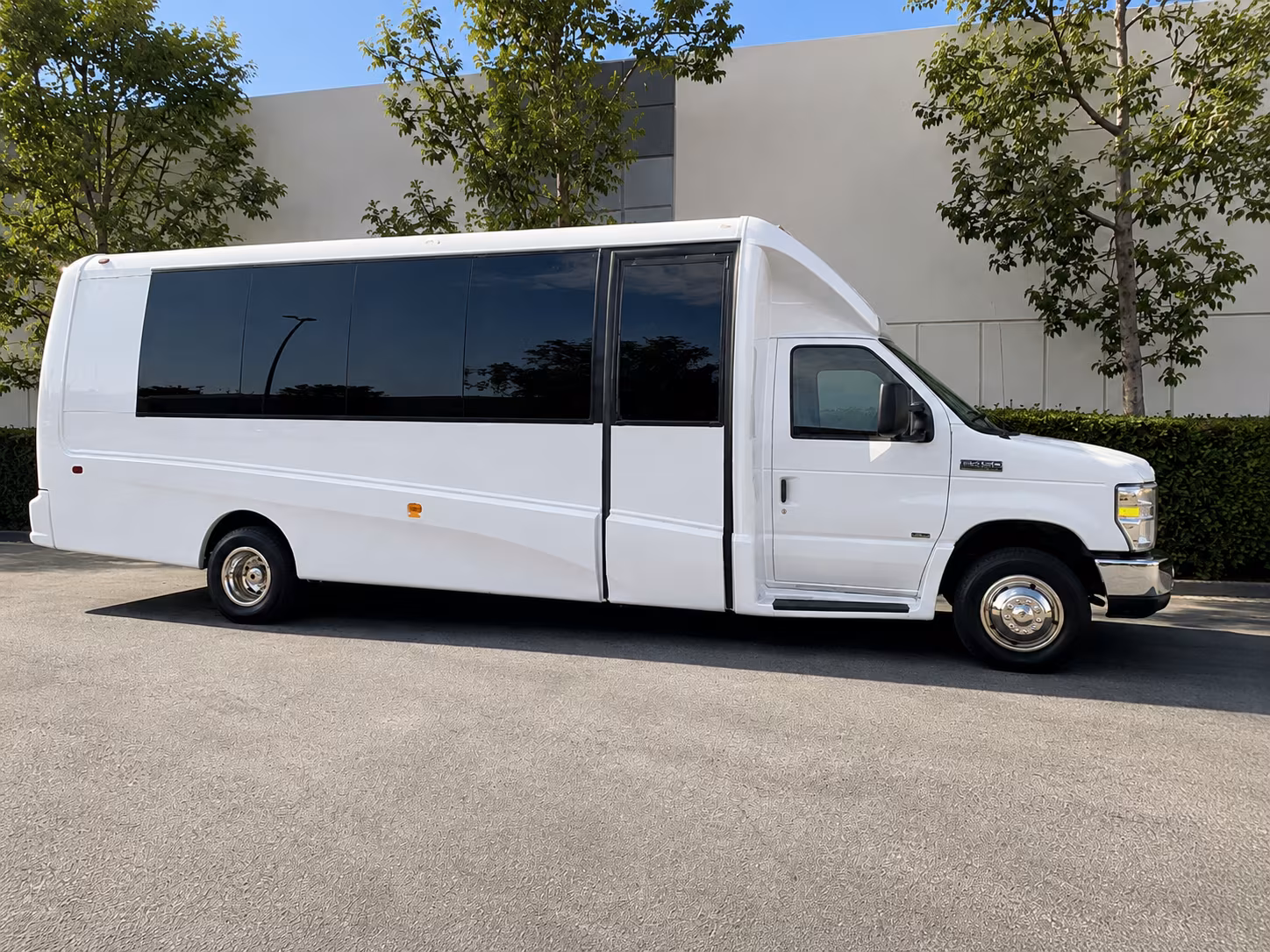 start your vineyard wedding day right with a minibus built for eola amity hills roads