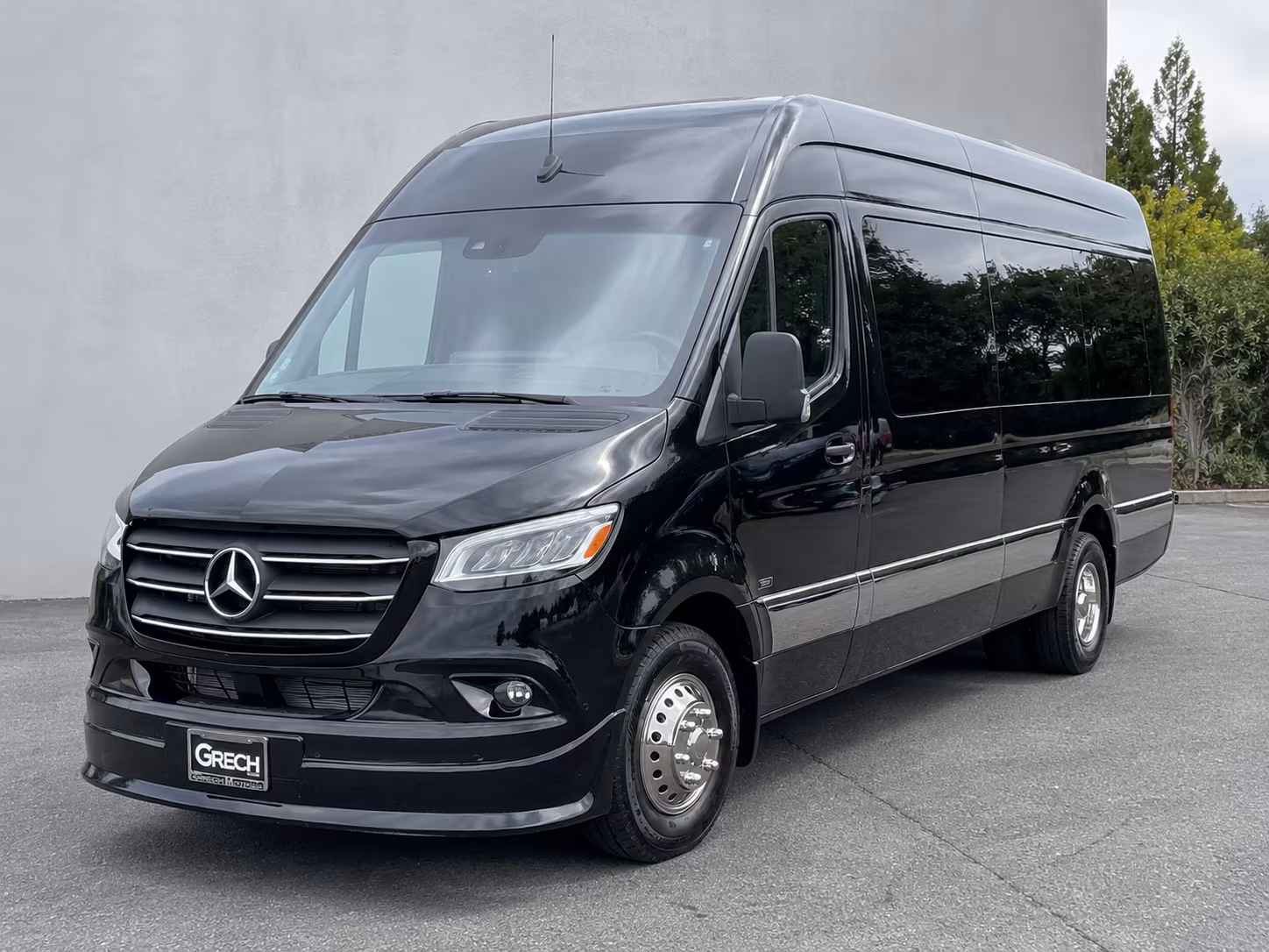 tualatin easy employee shuttles with a tualatin bus rental